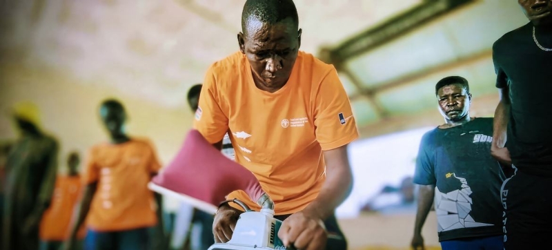 FAO teaches South Sudanese fishermen how to build boats to make them stronger and save trees