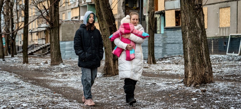 Холодно, темно, нет воды: как ЮНИСЕФ помогает украинцам пережить четвертую зиму войны