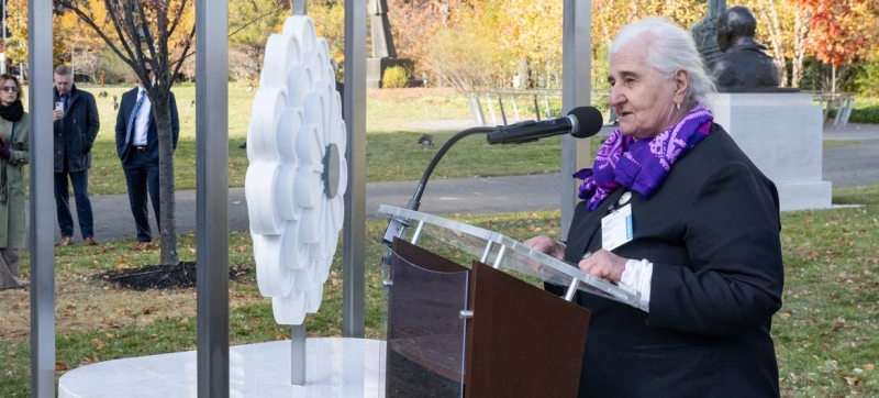 На территории штаб-квартиры ООН в Нью-Йорке открылся мемориал «Цветок Сребреницы»