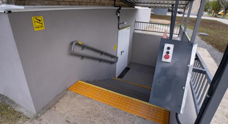 ООН помогает школьникам Украины вернуться к очному обучению