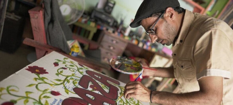 Food boxes instead of canvases: an artist from Gaza talks about the war through art